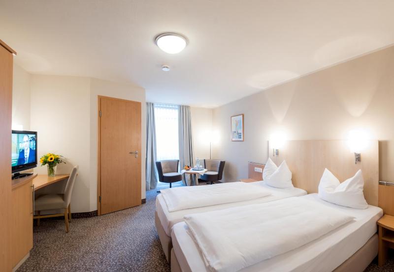 Double Room image 4