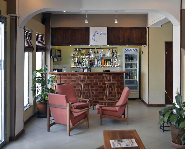 A l'hotel - image 7