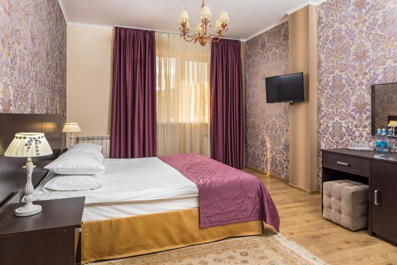 Standard Double Room with Mountain View image 2