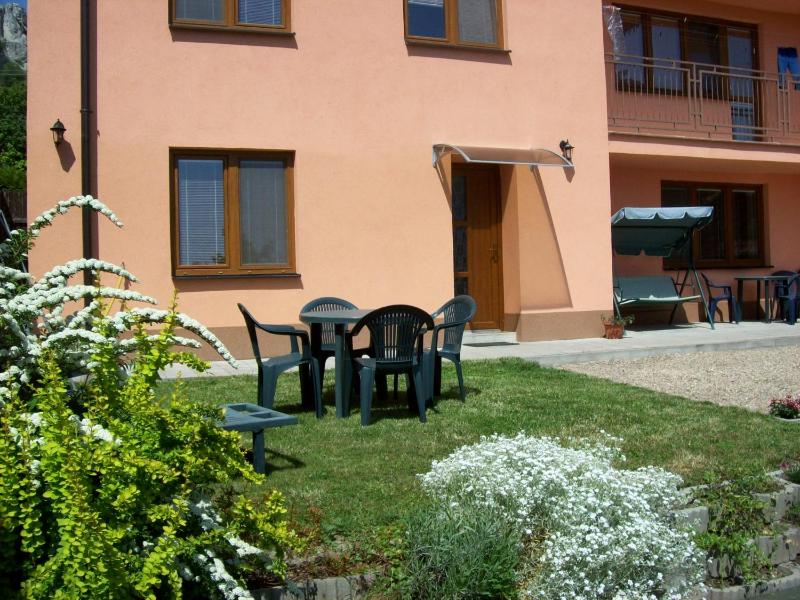 One-Bedroom Apartment image 4