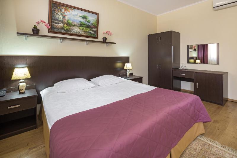Standard Double Room with Mountain View image 1