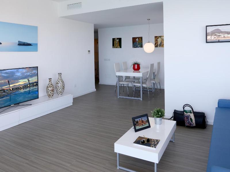 Deluxe Suite with Sea View image 3