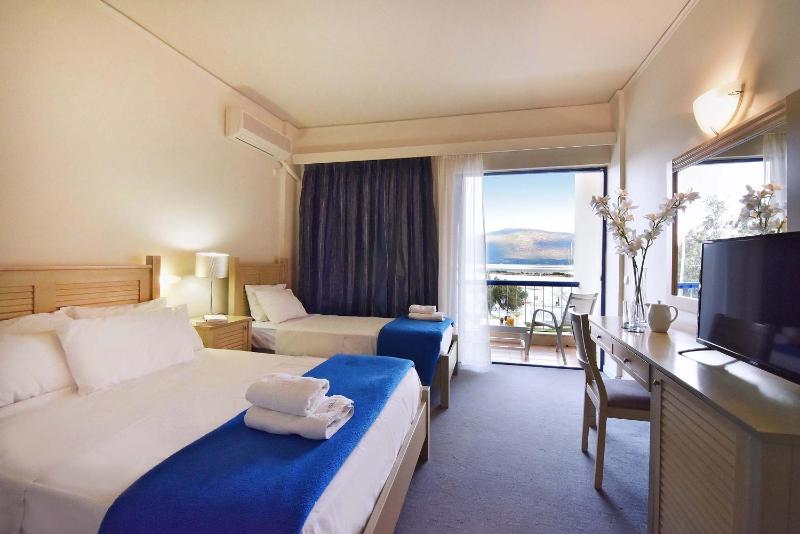 Deluxe Triple Room image 2