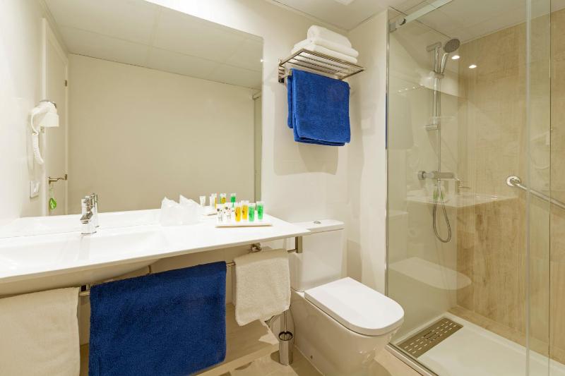 One-Bedroom Apartment image 4