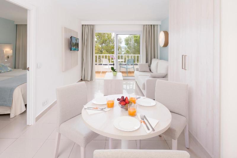 One-Bedroom Apartment image 3