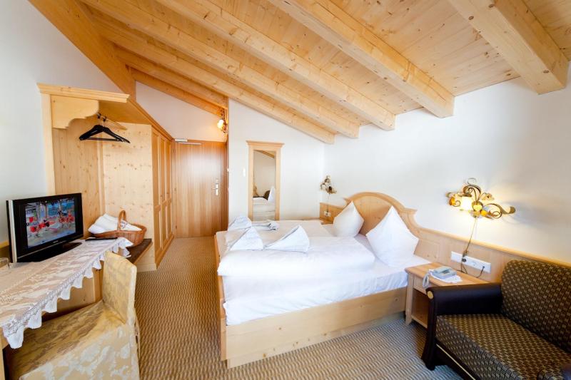 Economy Double Room image 3