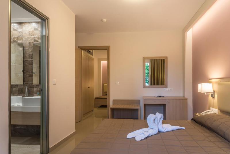 Superior Quadruple Room image 1