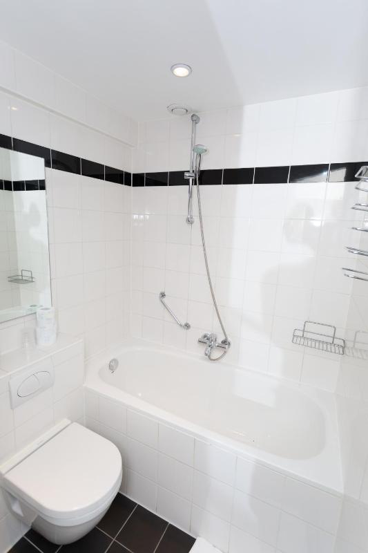 Superior Twin Room with Bath image 2