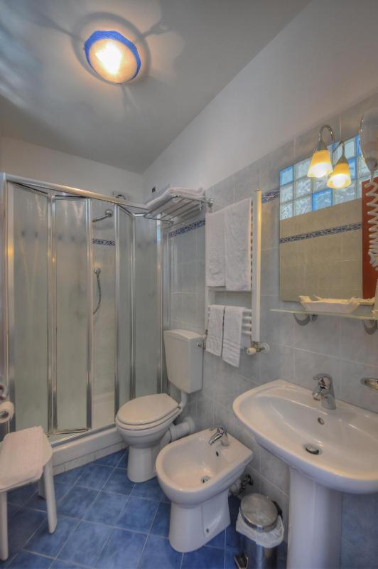 Deluxe Double Room with Sea View image 4