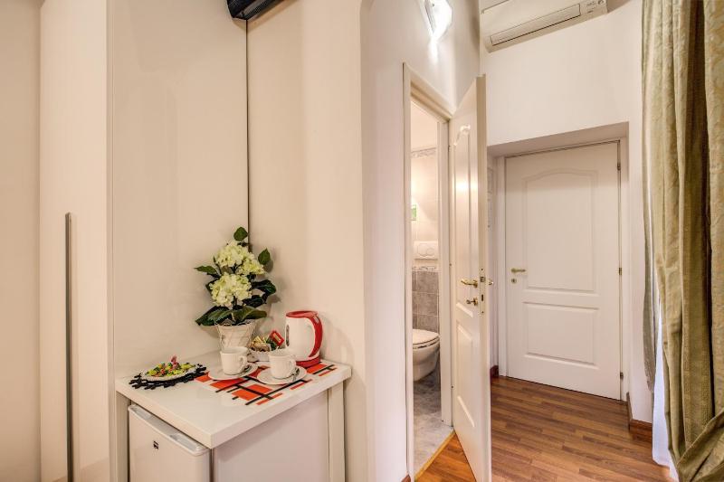 Double or Twin Room image 4