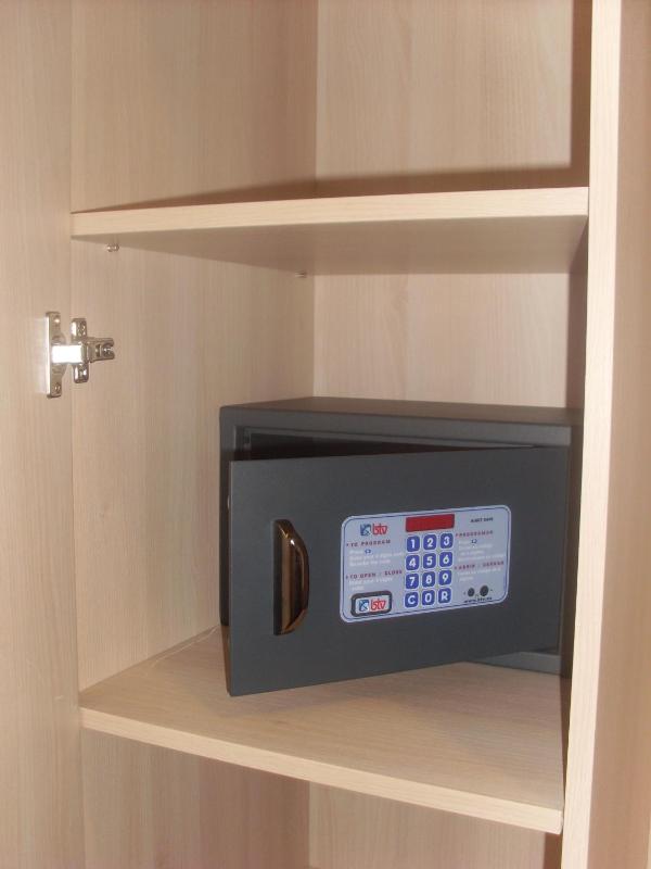 Small Double Room image 2