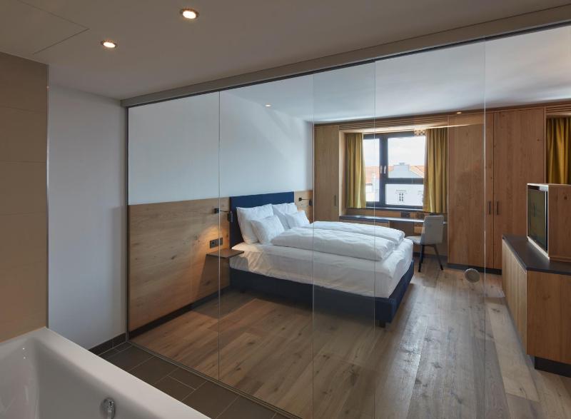 Double Suite with Sofa Bed and Bath Tub - Non-Smoking image 4