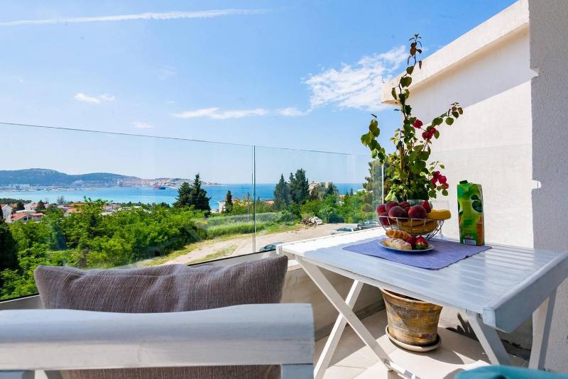 Apartment with Sea View image 1