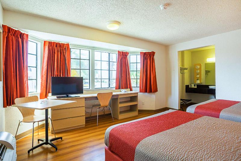 Queen Room with Two Queen Beds image 1
