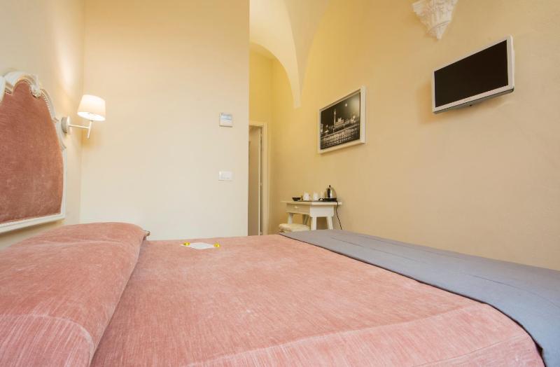 Double or Twin Room image 4
