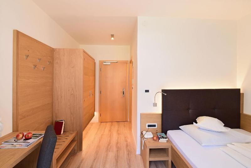 Single Room with Balcony image 3