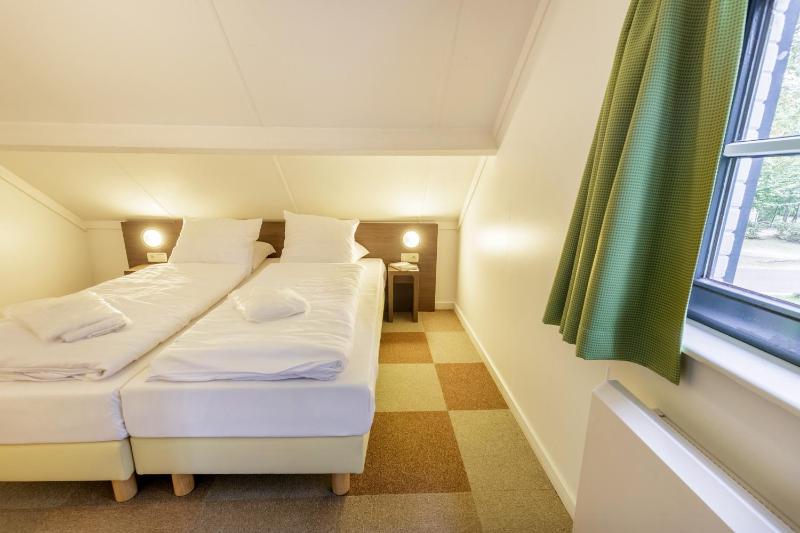 Superior Holiday Home (4 Adults) image 3