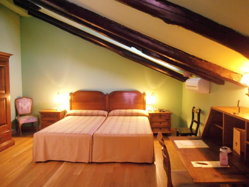 Double Room with Extra Bed image 3