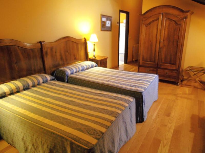 Double Room with Extra Bed image 2
