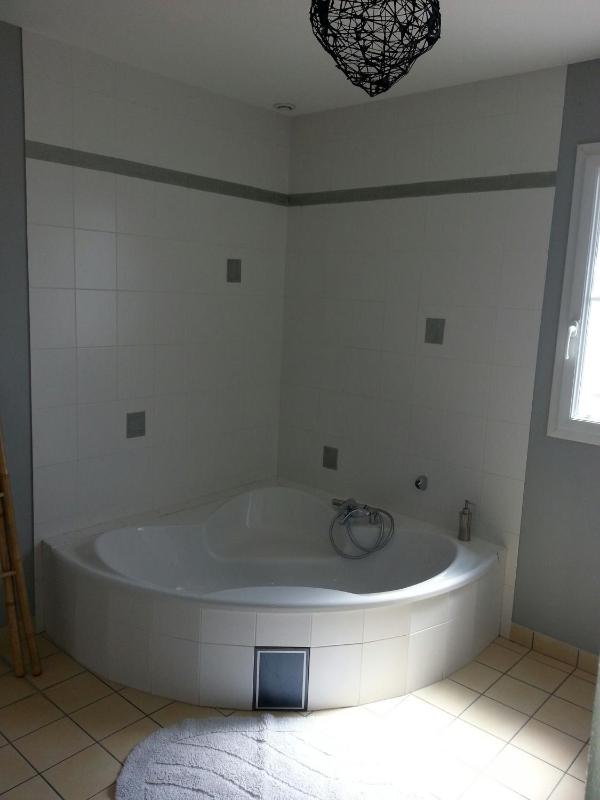 Queen Room with Pool View image 3