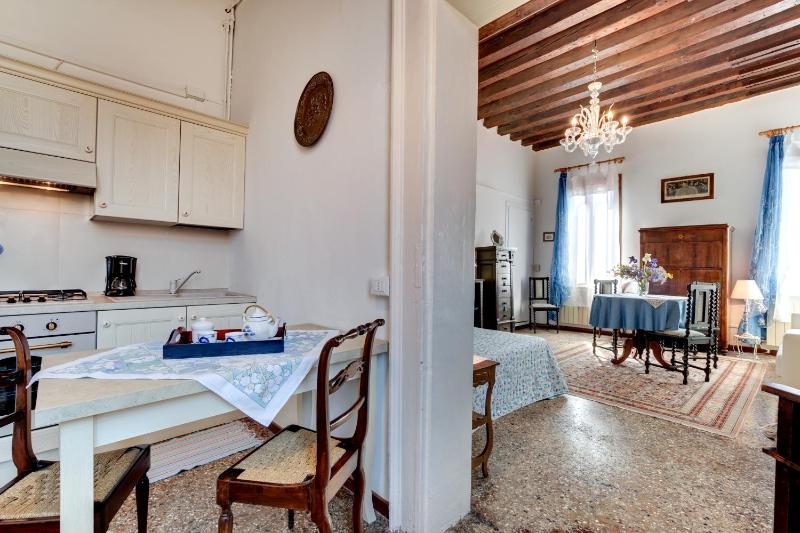 One-Bedroom Apartment image 4