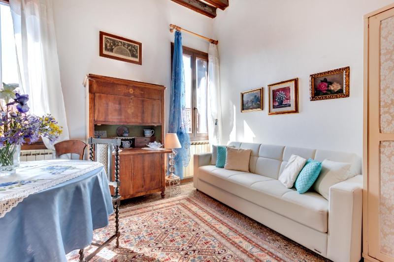 One-Bedroom Apartment image 4