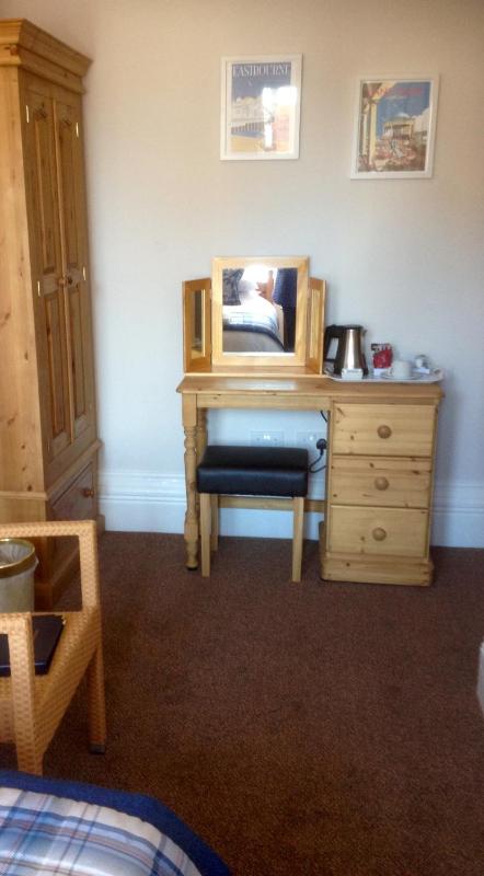 Single Room image 4