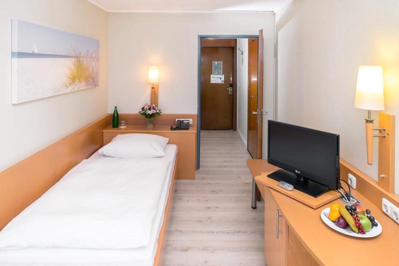 Single Room image 3