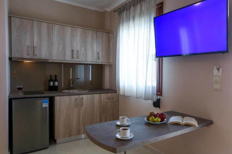 Deluxe Triple Room with Sea View image 2