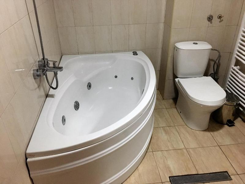 Triple Room with Balcony image 4