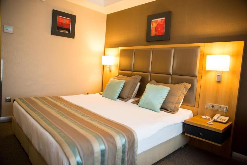 Double Room image 3