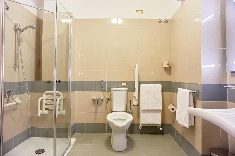 Double Room image 2