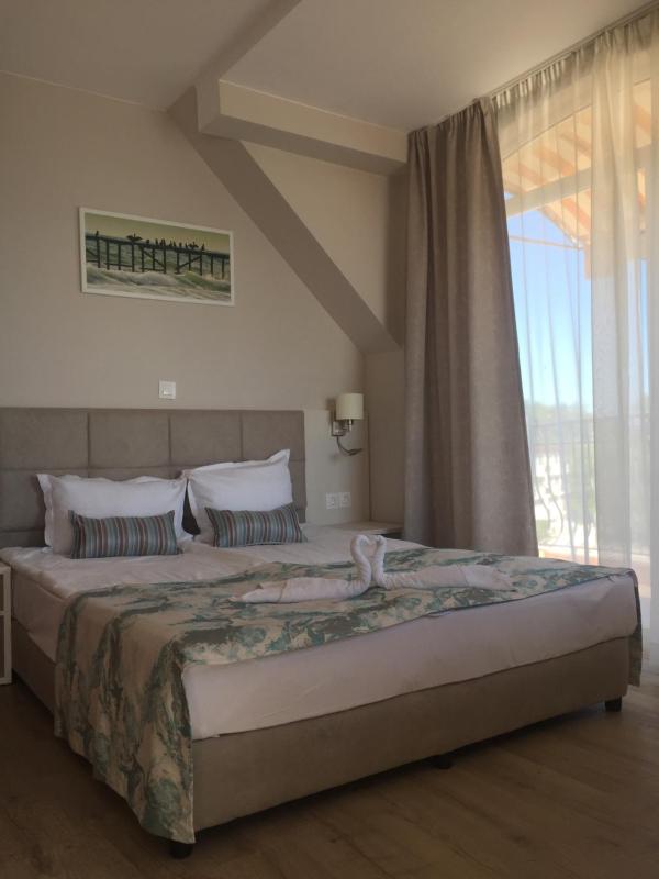 One-Bedroom Apartment with Balcony image 2