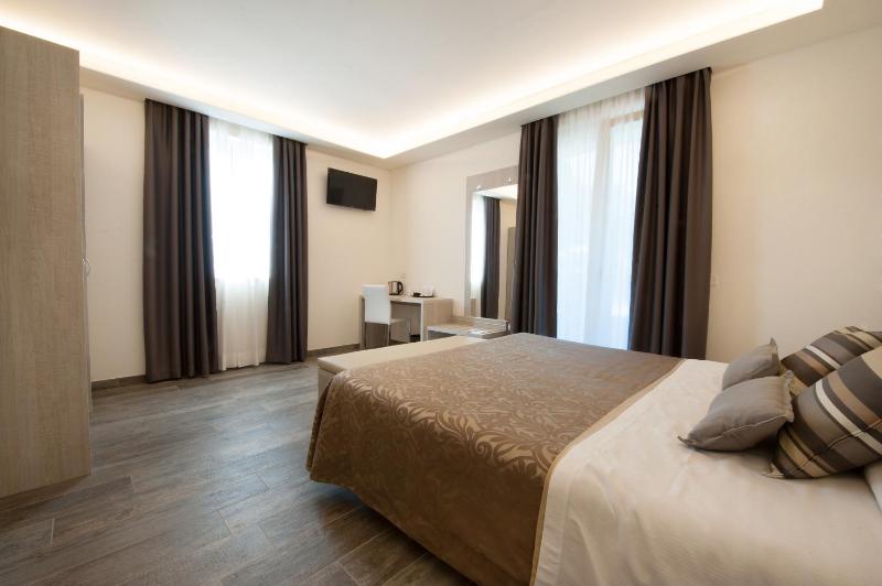 Superior Double Room image 3