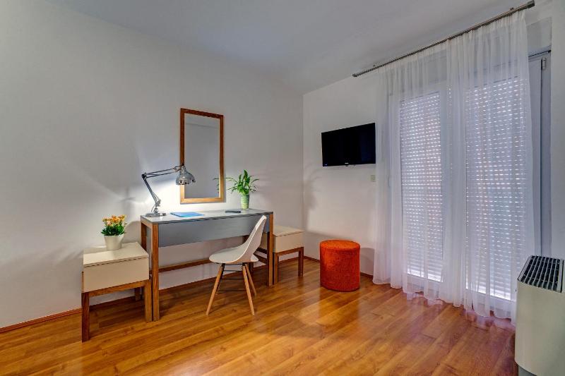 One-Bedroom Apartment - Annex building image 4