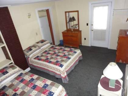 Large Two-Bedroom Apartment image 2