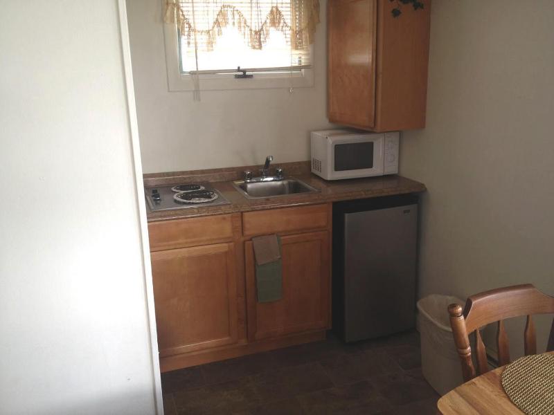 Queen Room with Two Queen Beds and Kitchenette image 3