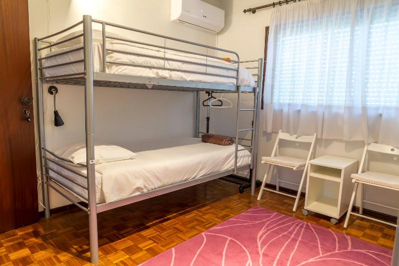 Bed in 6-Bed Mixed Dormitory Room image 1
