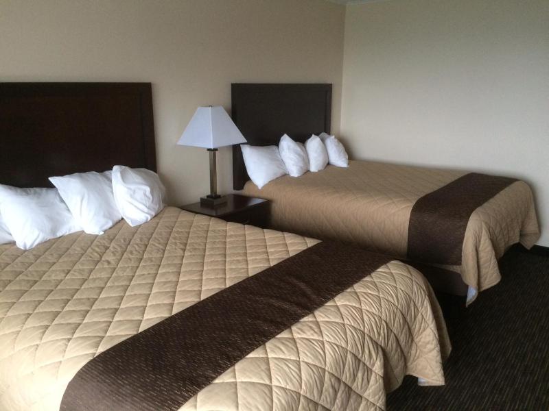 Premier Room with Two Queen Beds - Court Side 1 image 2