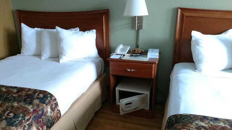 Double Room with Pool View image 3