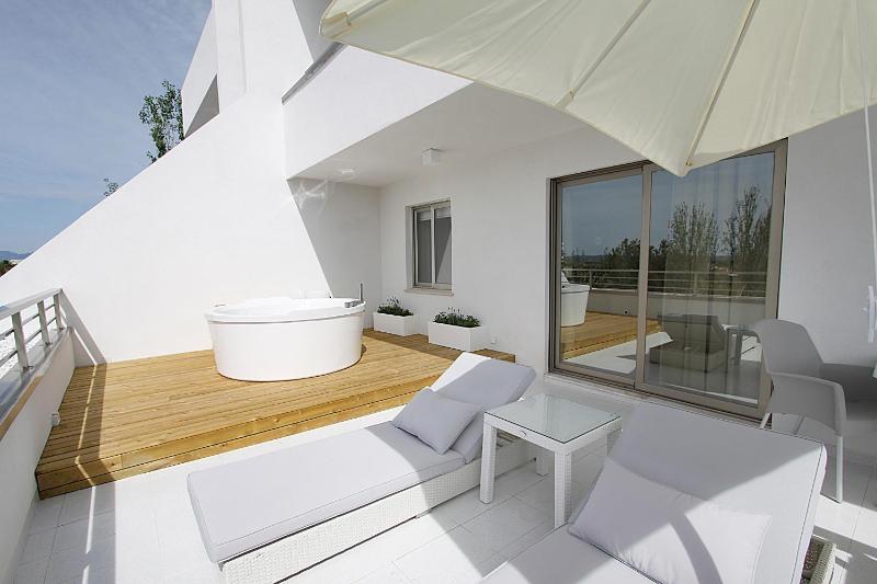 Suite with Hot Tub image 2