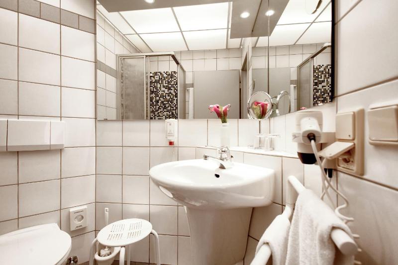 Classic Single Room image 3