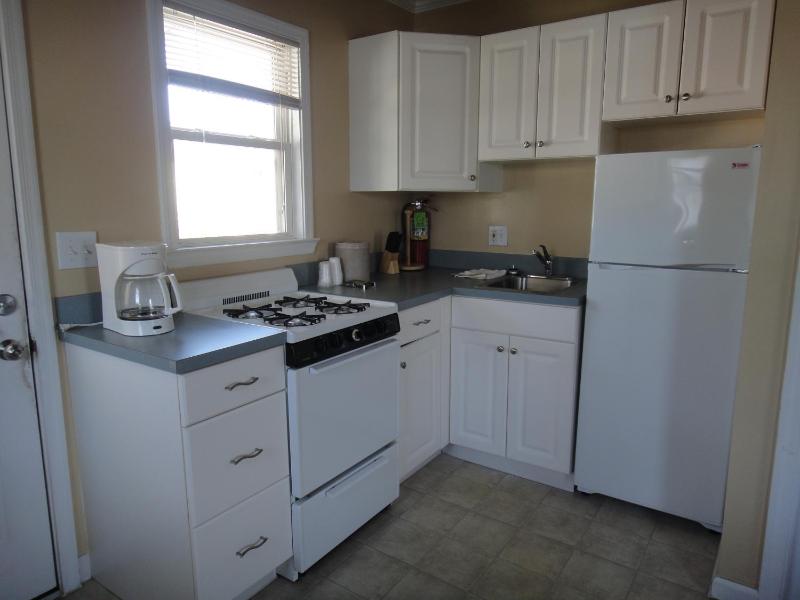 Bungalow with Kitchen image 1