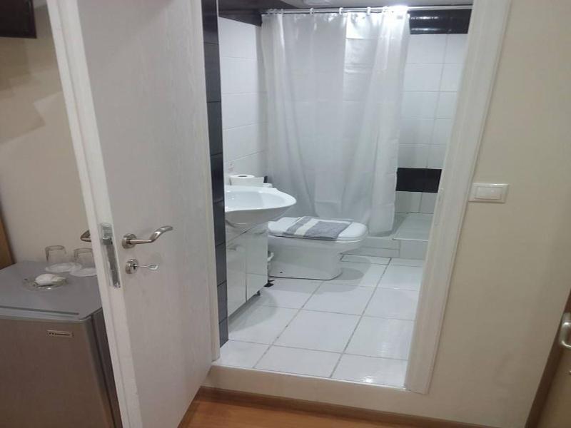 Triple Room with Private Bathroom image 3