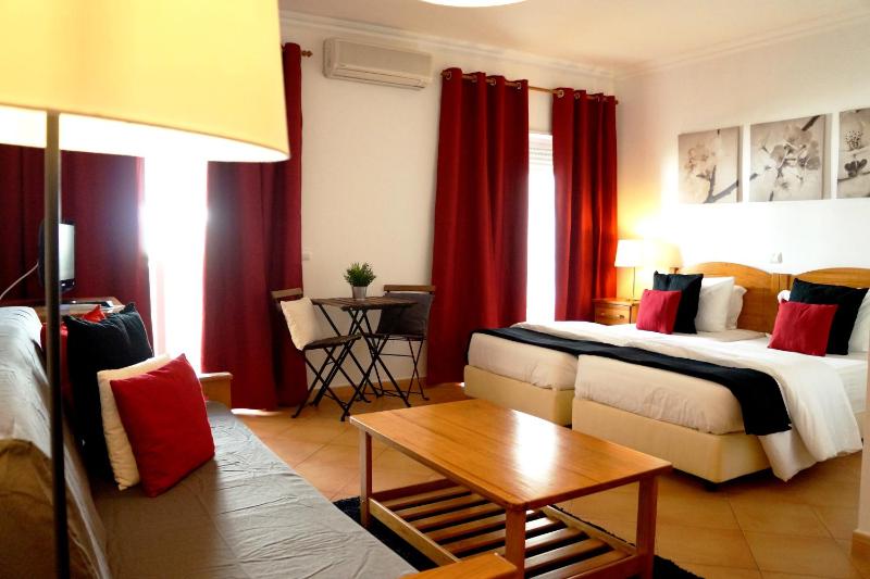 Oasis Beach Apartments - image 15