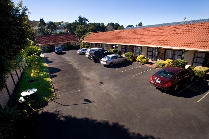 Tudor Court Motor Lodge - image 3