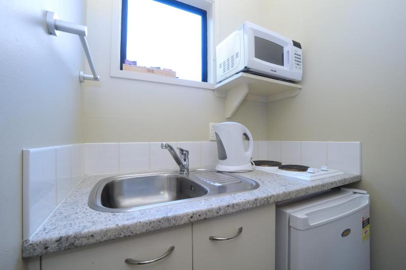 Tudor Court Motor Lodge - image 15