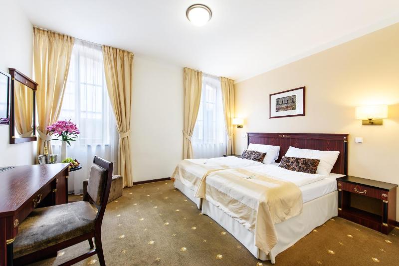 Double or Twin Room image 4