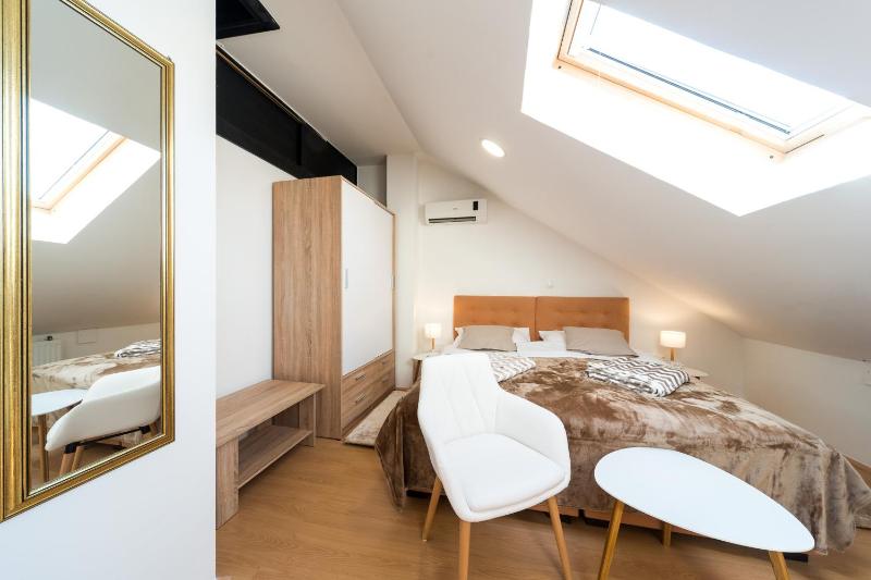 Double or Twin Room with Private Bathroom image 4