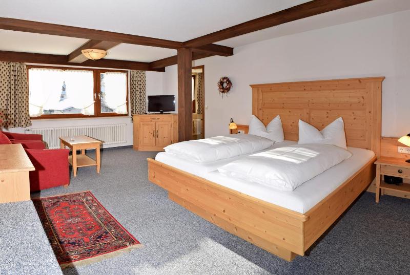 Standard Double Room image 3